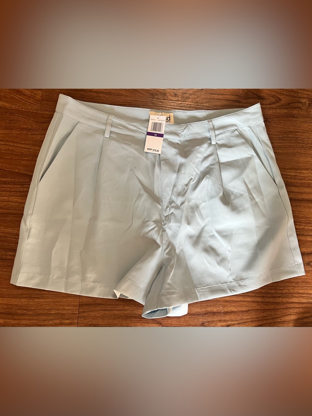 Pleated Flat-Front Women's Shorts in Light Blue